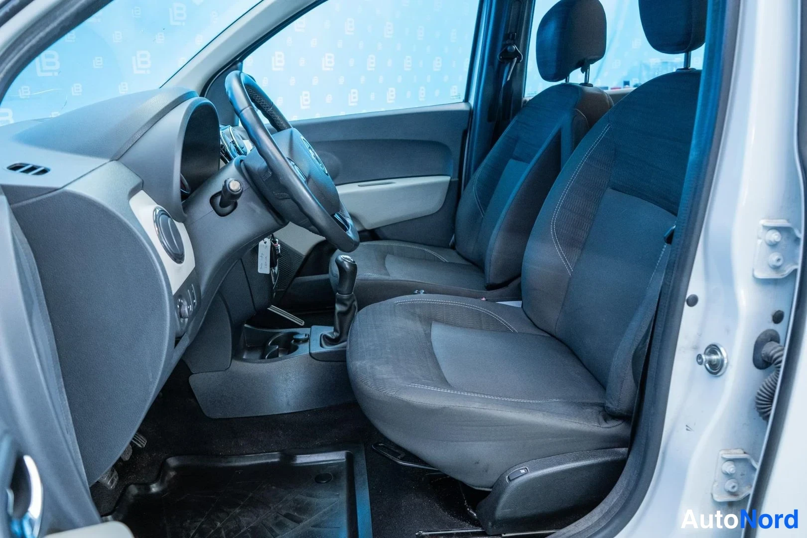 White Dacia Lodgy 2017, front seats, photo 11