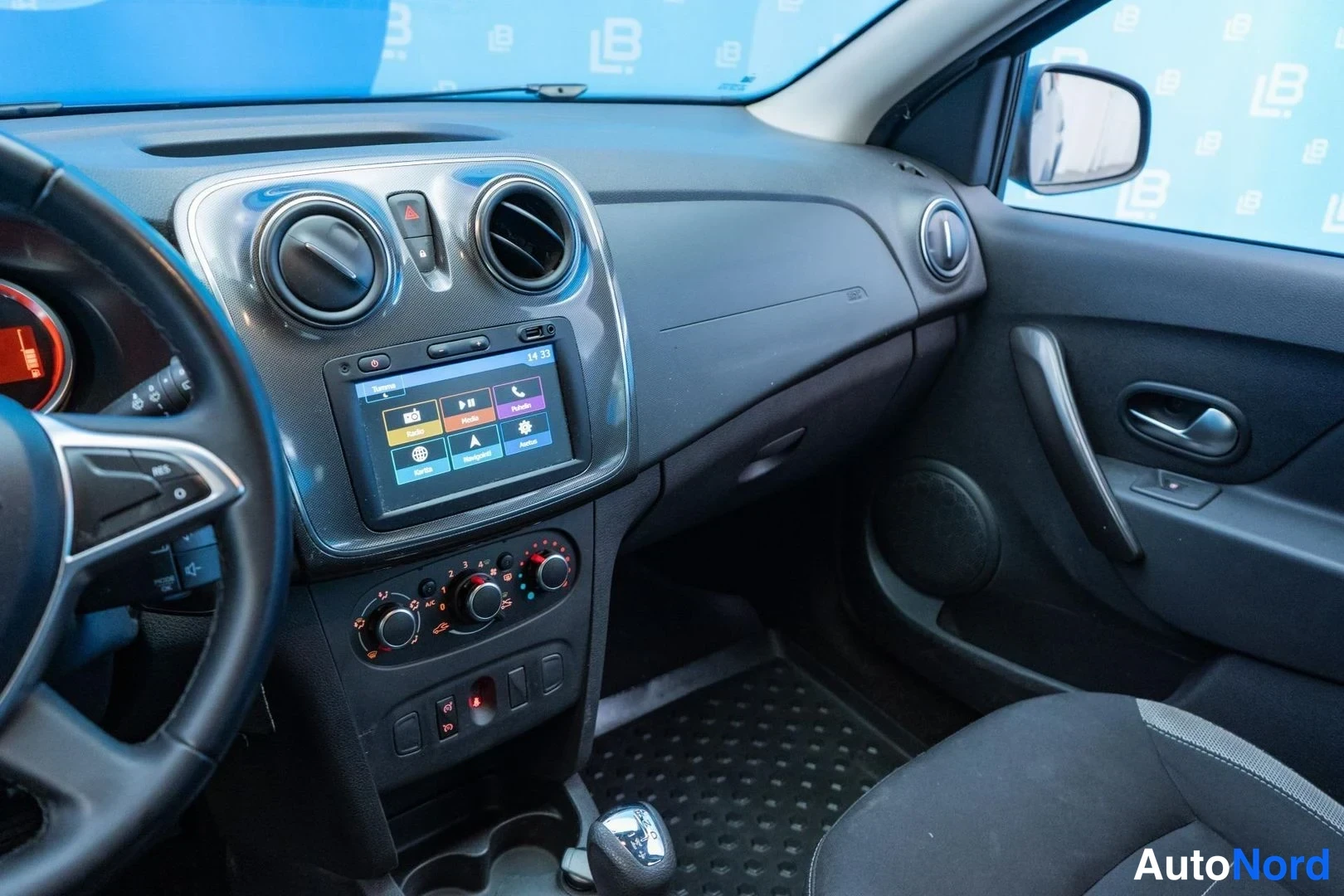 Brown Dacia Sandero Stepway 2019, cockpit, photo 9