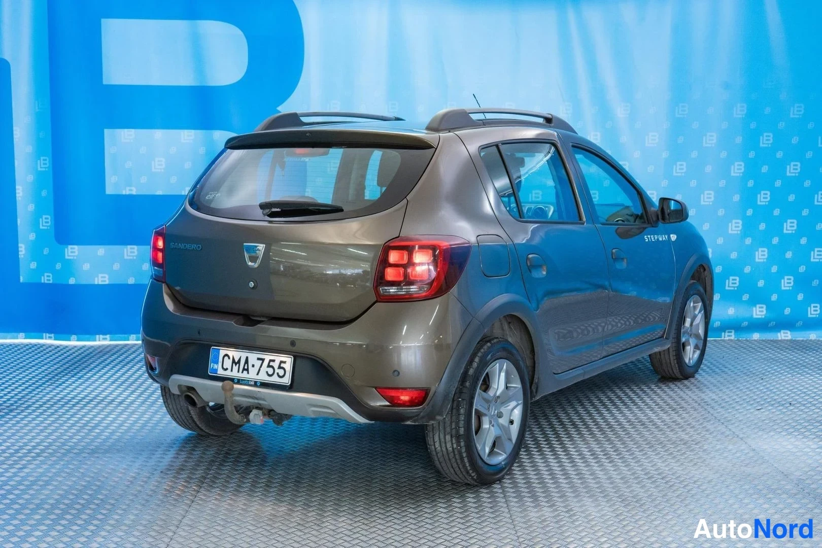 Brown Dacia Sandero Stepway 2019, rear three-quarter, photo 4