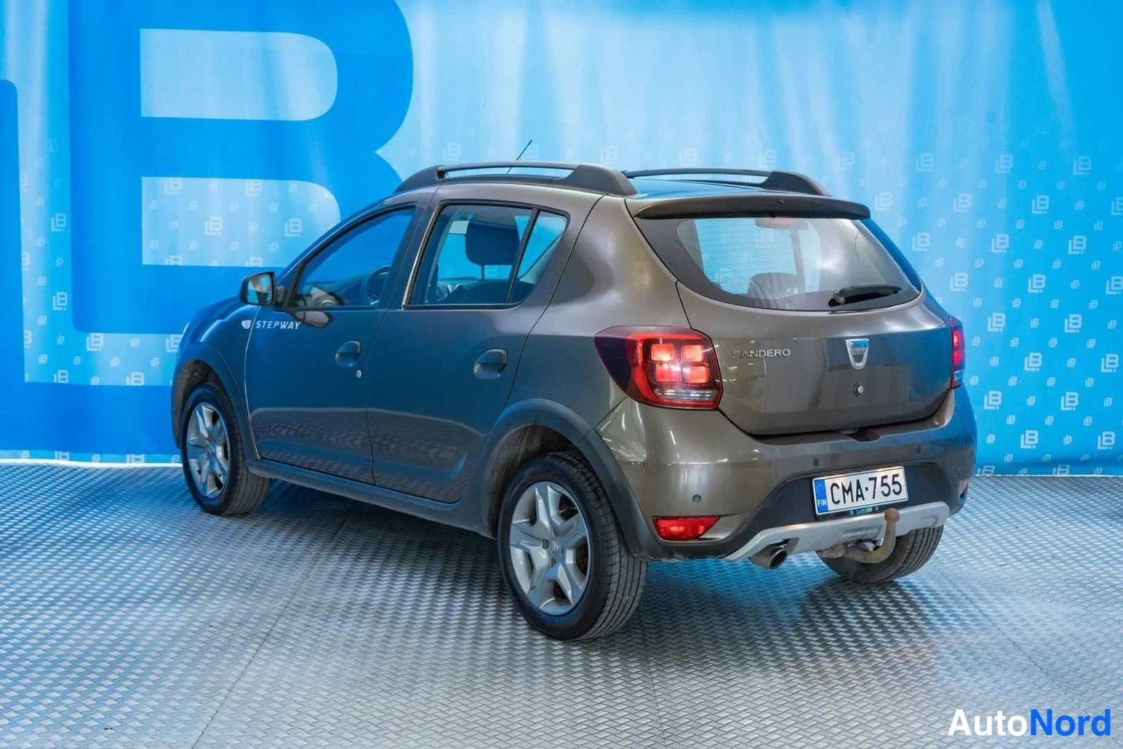 Brown Dacia Sandero Stepway 2019, rear three-quarter, photo 5