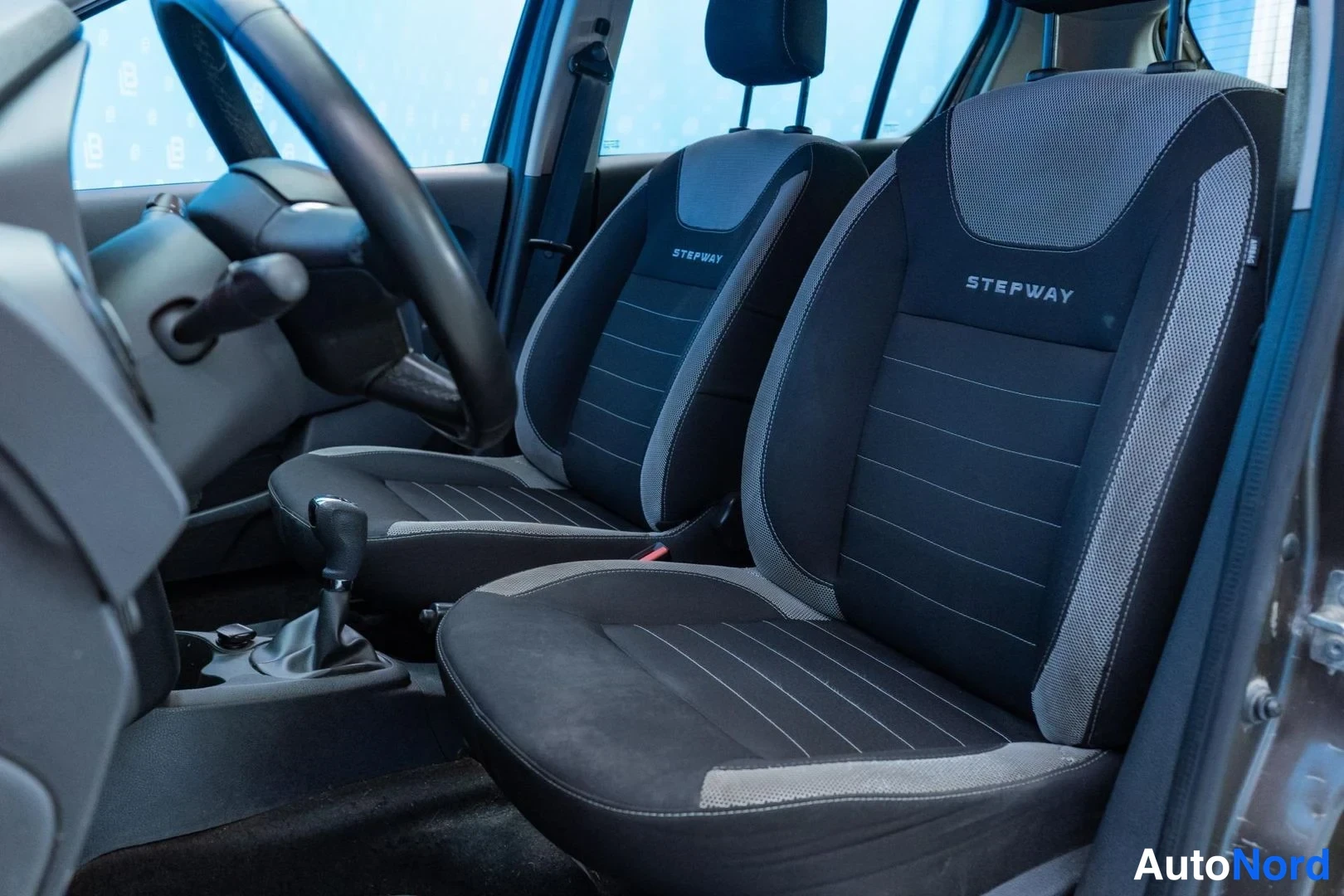 Brown Dacia Sandero Stepway 2019, front seats, photo 10