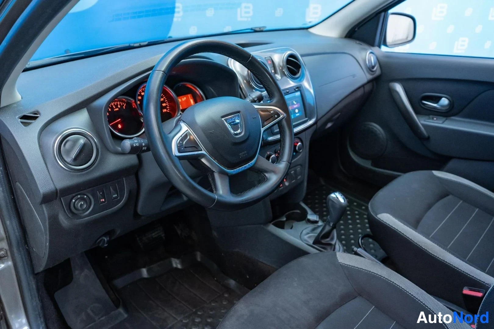 Brown Dacia Sandero Stepway 2019, cockpit, photo 7