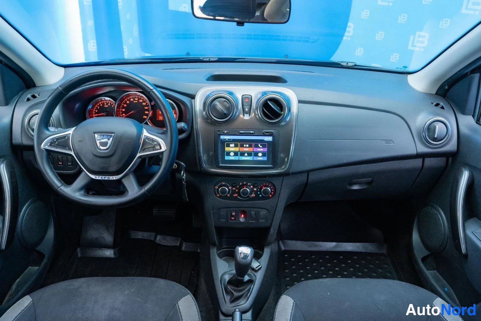 Brown Dacia Sandero Stepway 2019, cockpit, photo 8