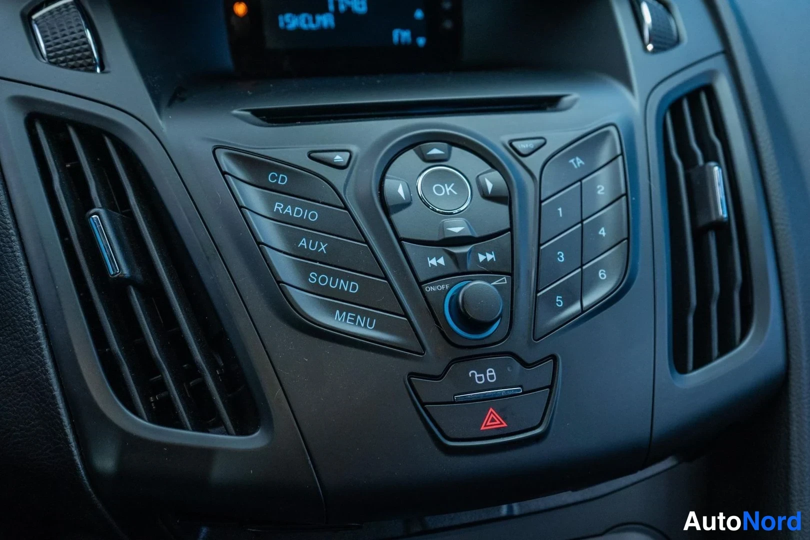 Red Ford Focus ST 2014, detail, photo 17