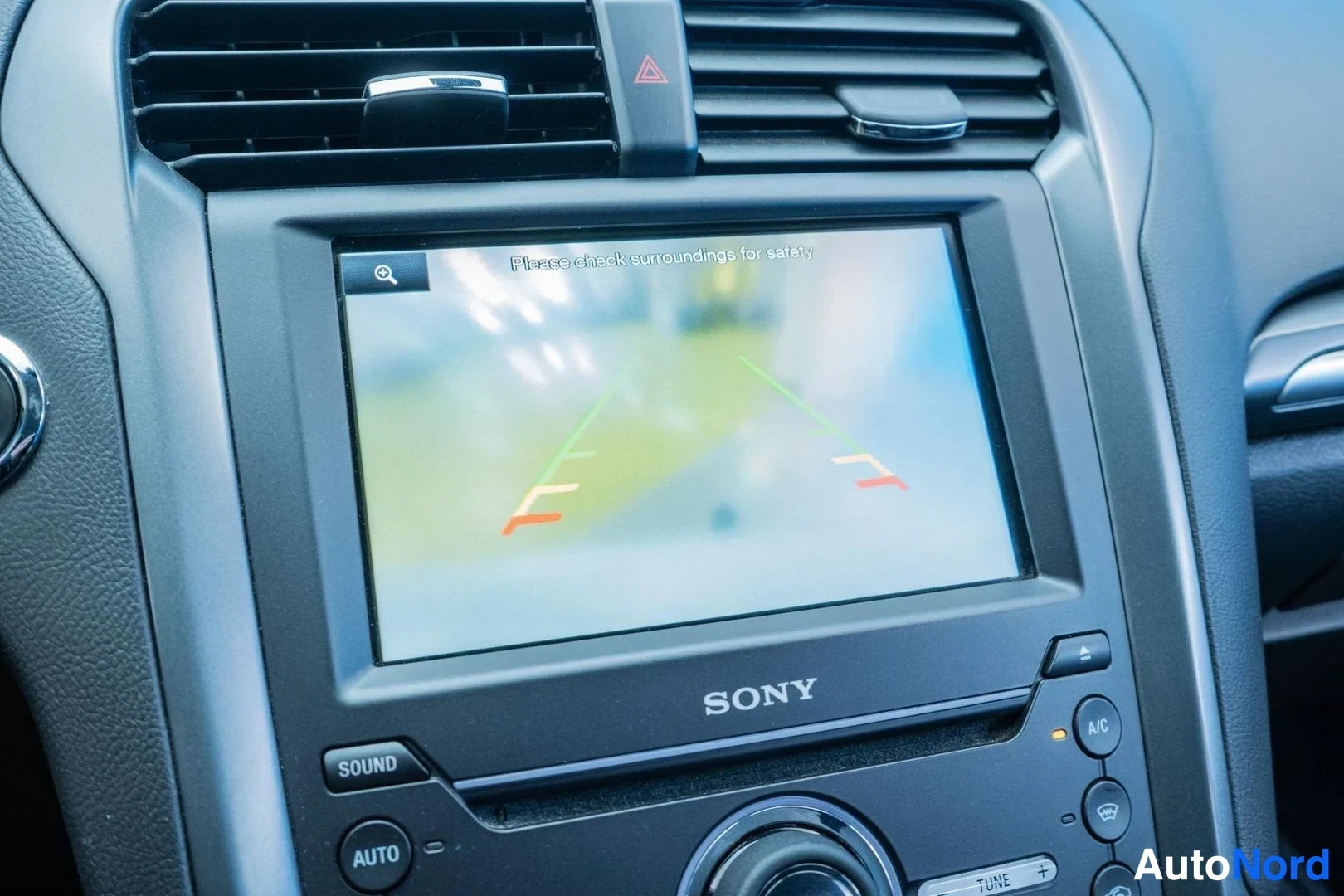 Grey Ford Mondeo 2016, detail, photo 16