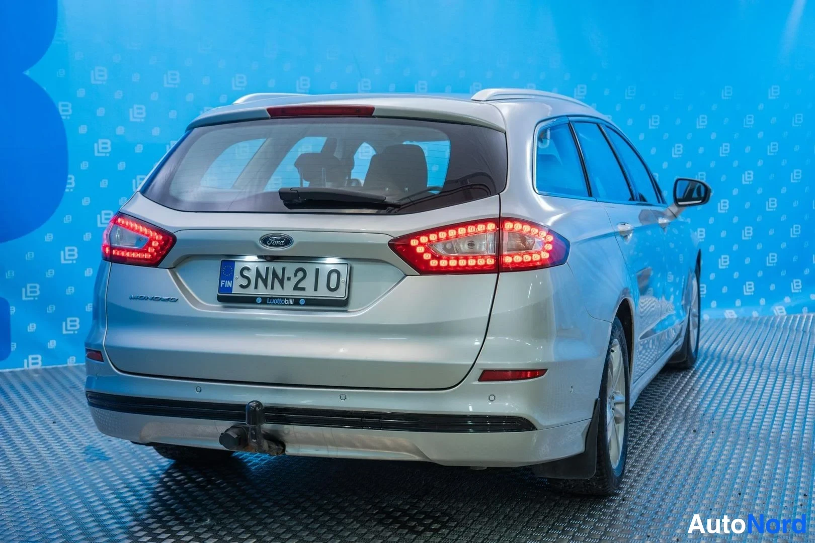 Grey Ford Mondeo 2016, rear three-quarter, photo 6