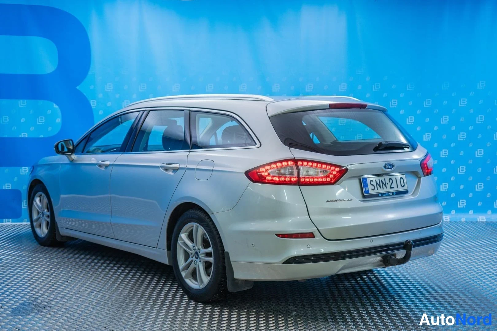 Grey Ford Mondeo 2016, rear three-quarter, photo 4