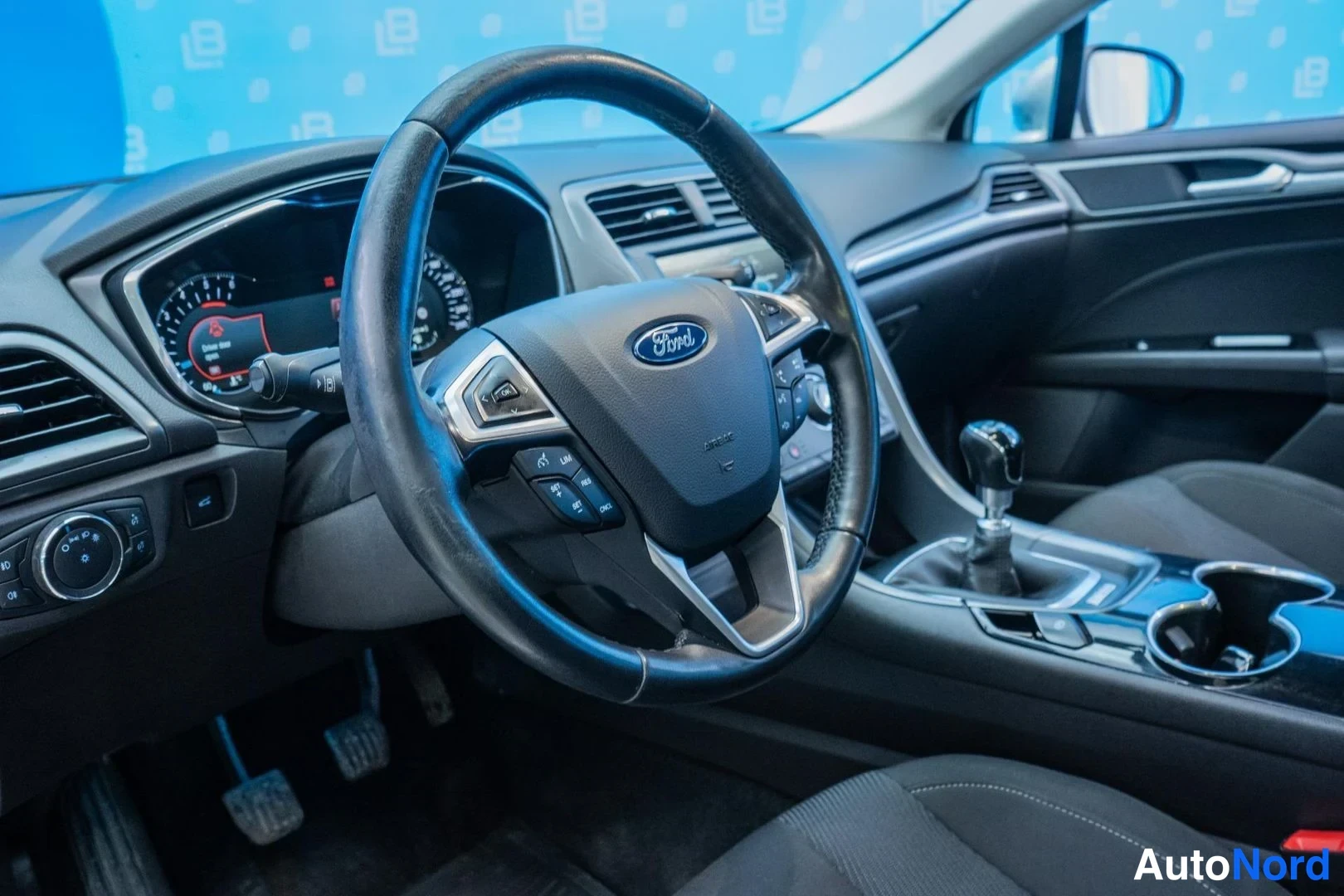 Grey Ford Mondeo 2016, cockpit, photo 7