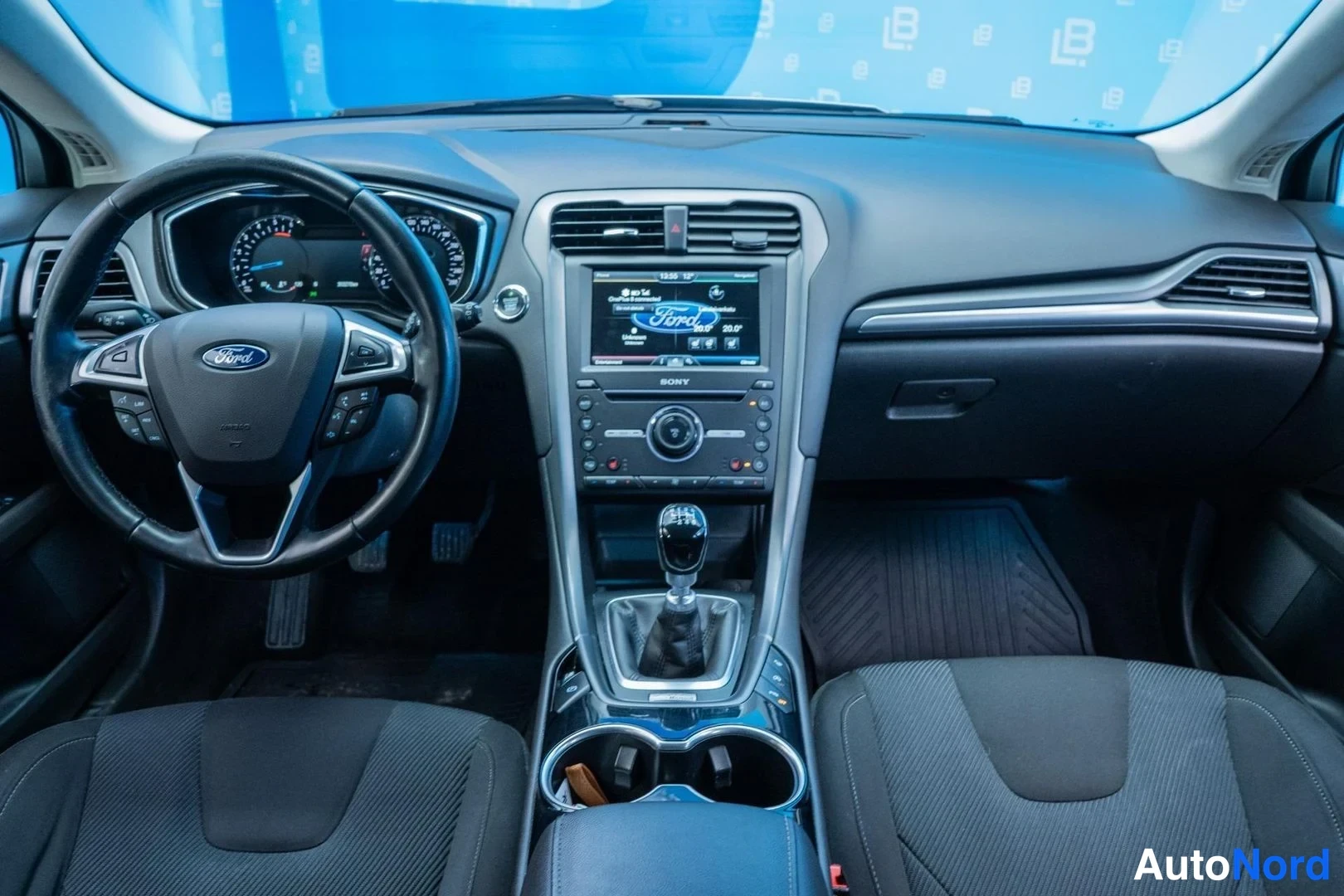 Grey Ford Mondeo 2016, cockpit, photo 9