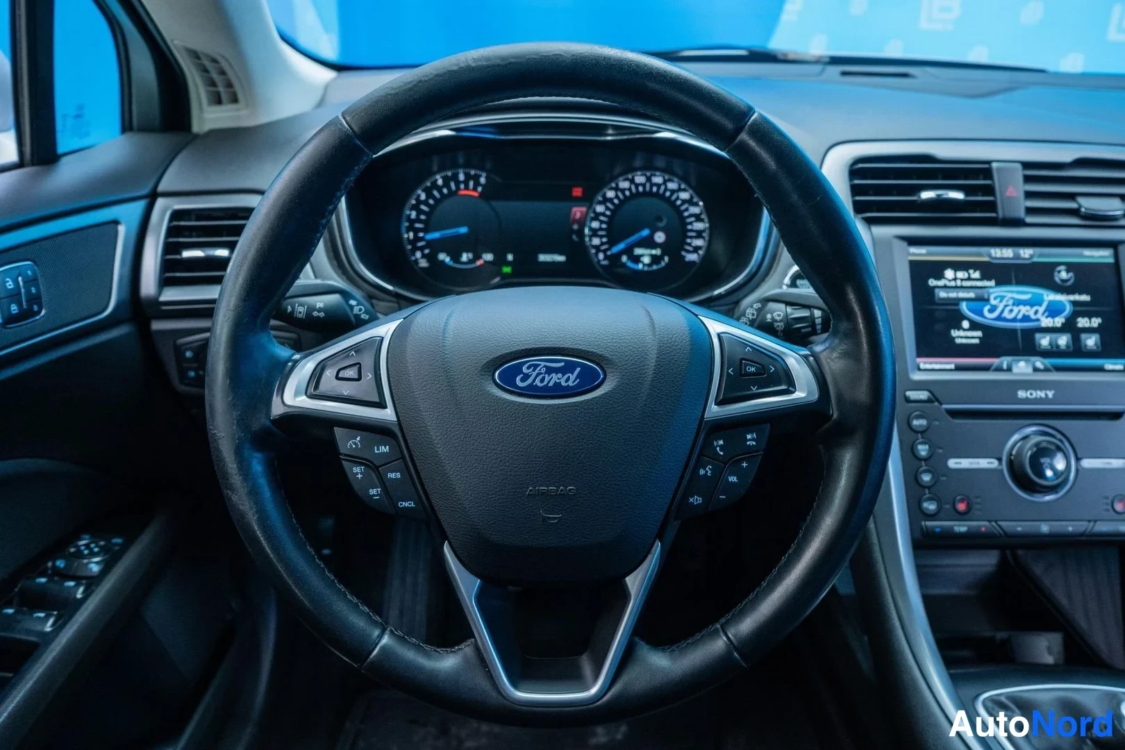 Grey Ford Mondeo 2016, detail, photo 12
