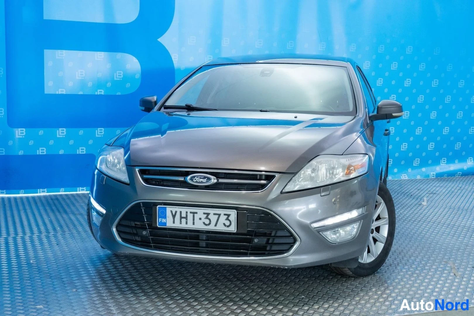Brown Ford Mondeo 2011, front, photo 3