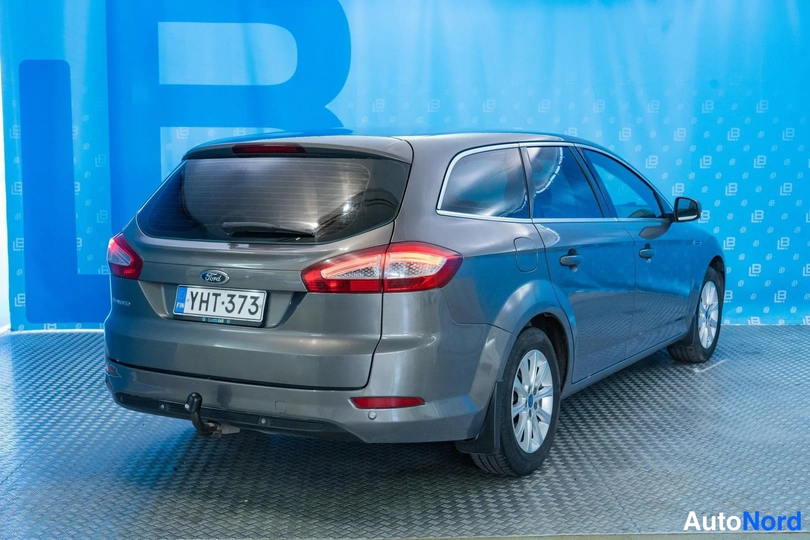 Brown Ford Mondeo 2011, rear three-quarter, photo 4