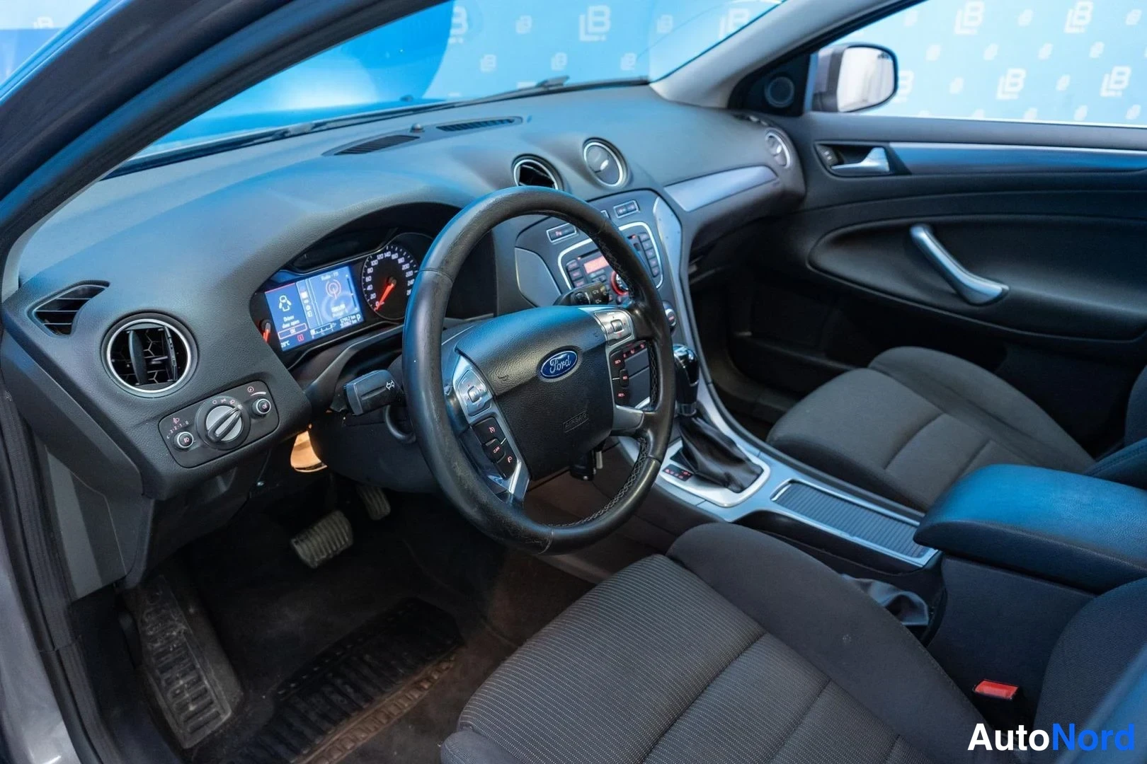 Brown Ford Mondeo 2011, cockpit, photo 7