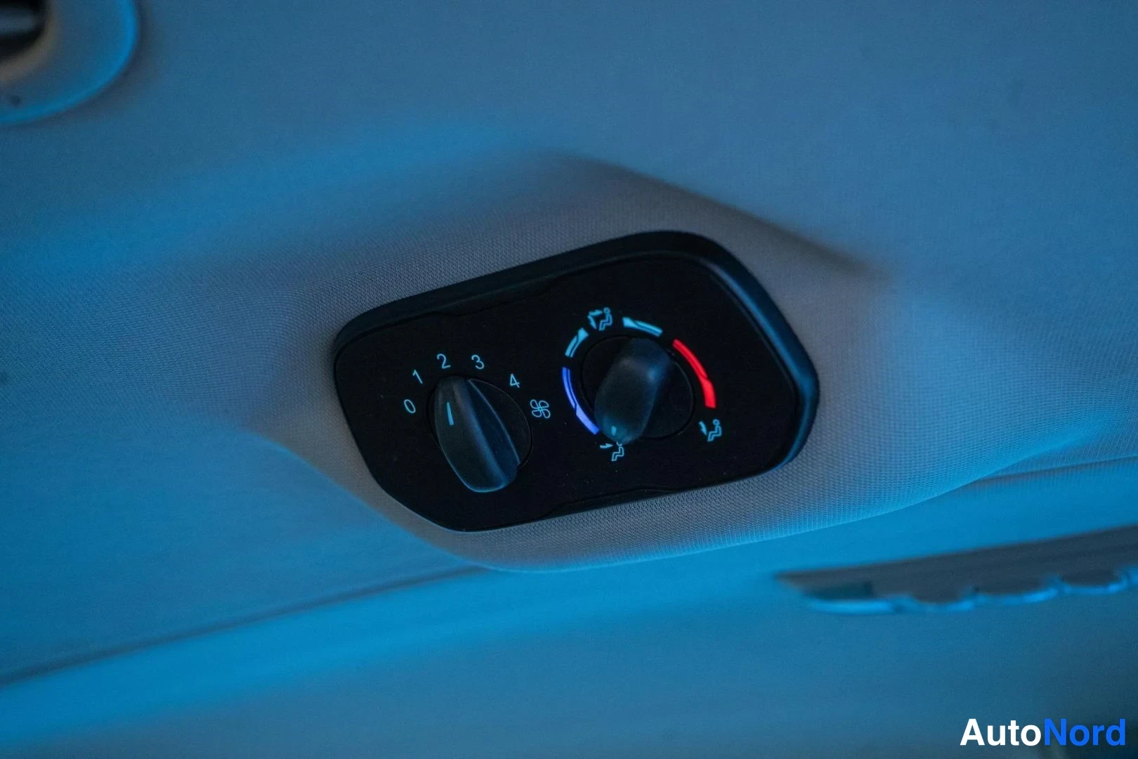 Grey Ford Tourneo Custom 2014, detail, photo 16