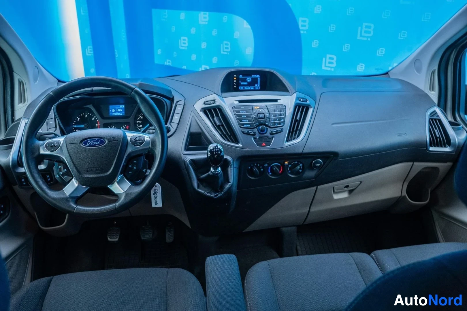 Grey Ford Tourneo Custom 2014, cockpit, photo 7