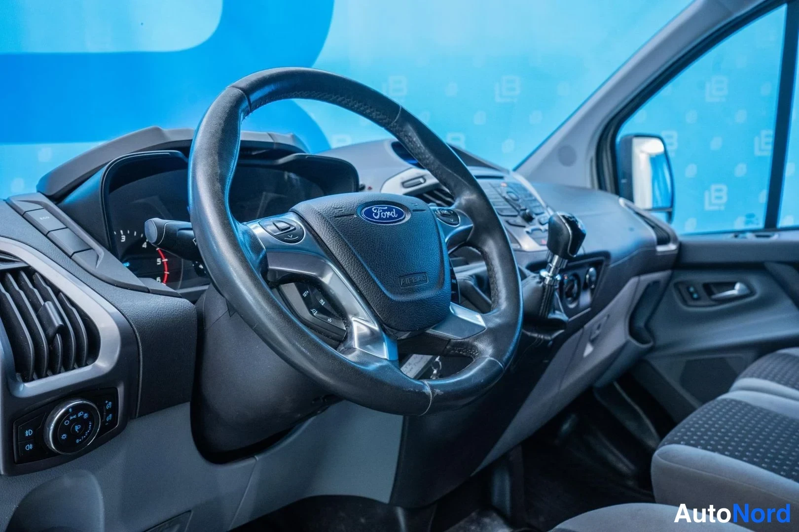 Grey Ford Transit Custom 2014, cockpit, photo 7