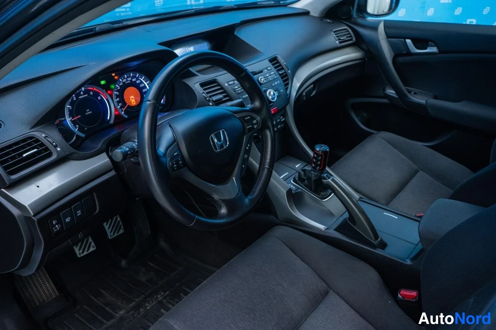 Grey Honda Accord 2011, cockpit, photo 7