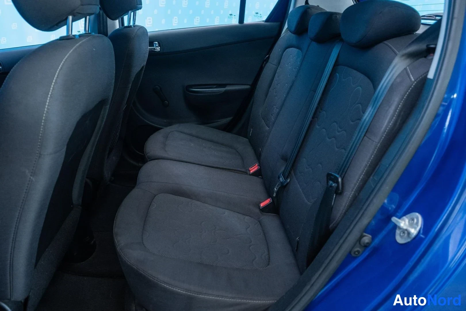 Blue Hyundai i20 2011, rear seats, photo 12