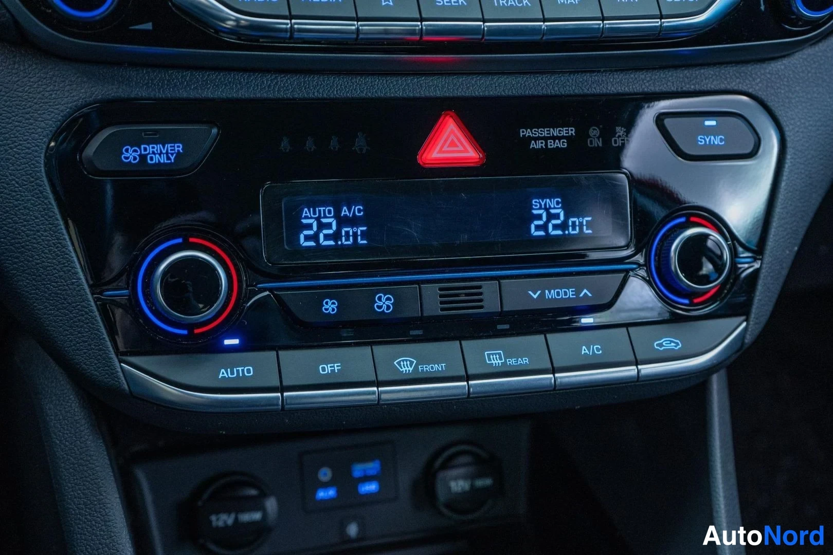 Red Hyundai Ioniq 2018, detail, photo 15