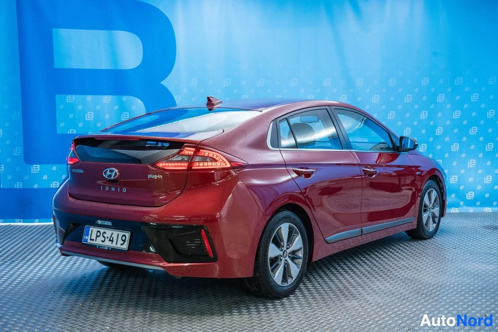Red Hyundai Ioniq 2018, rear three-quarter, photo 4