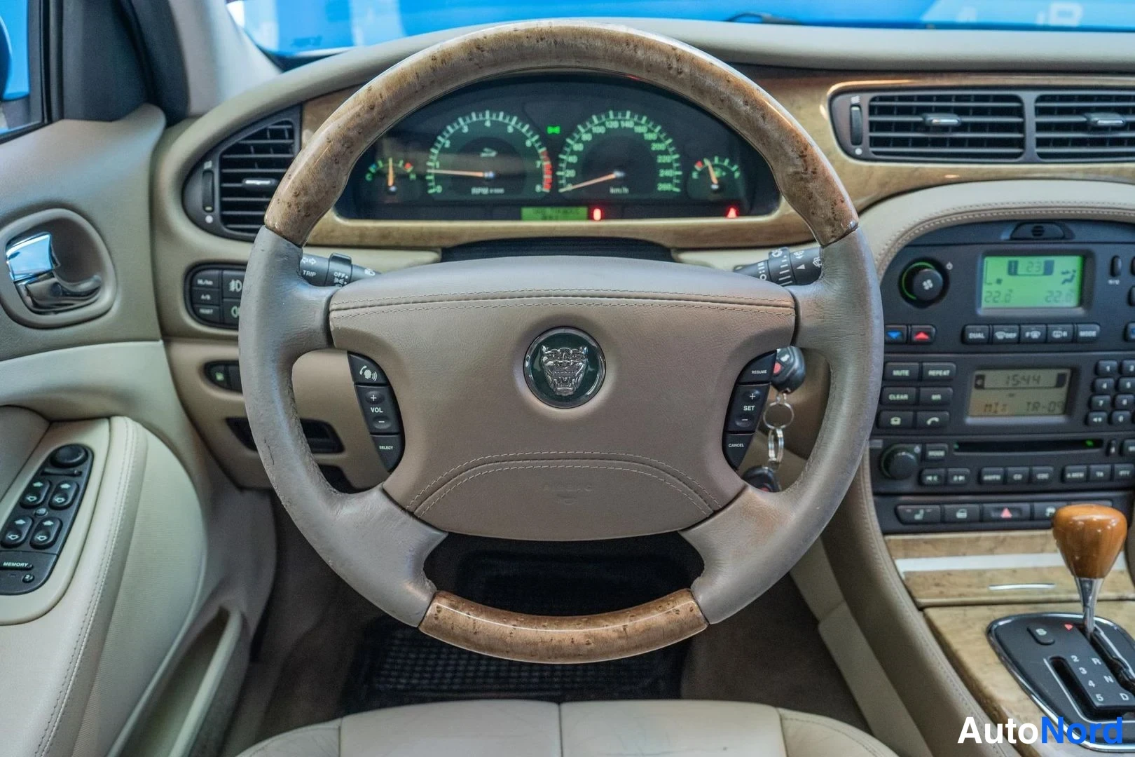 Beige Jaguar S-Type 2003, cockpit, photo 9