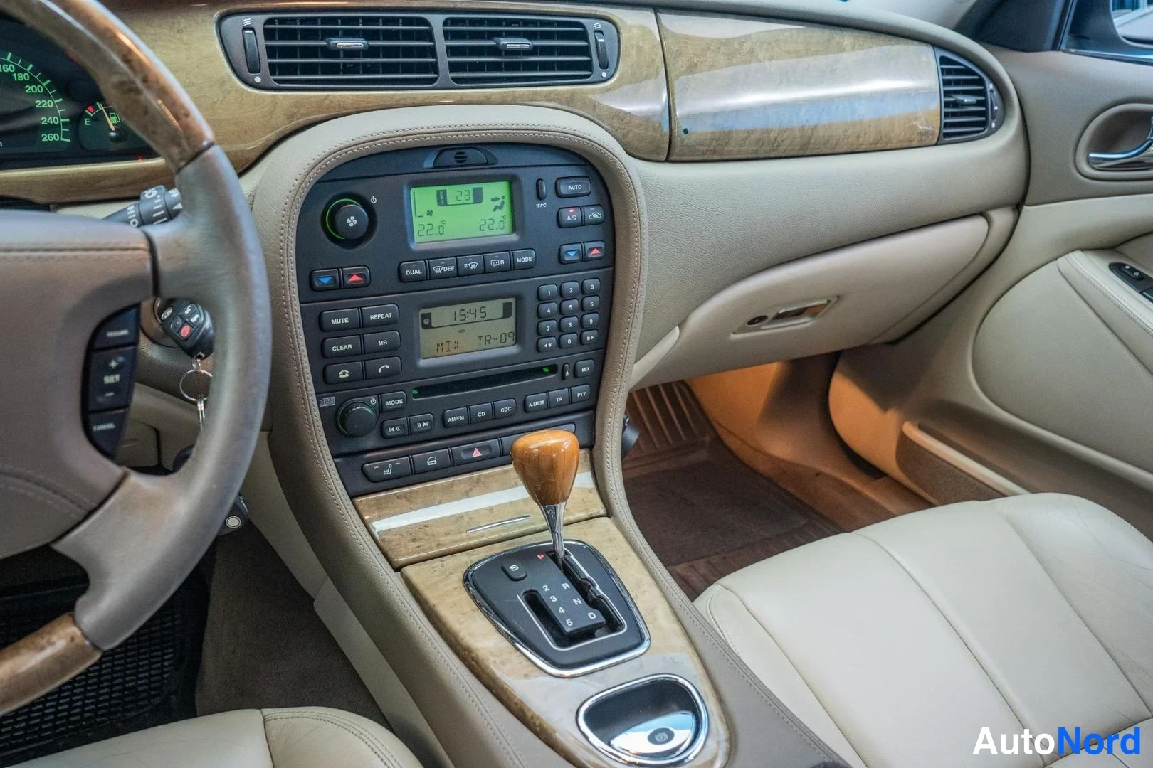 Beige Jaguar S-Type 2003, cockpit, photo 10