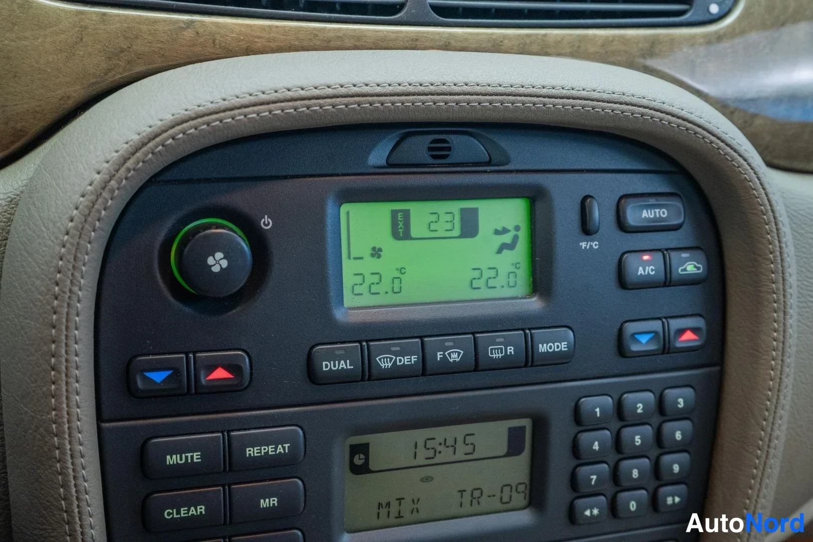 Beige Jaguar S-Type 2003, detail, photo 17