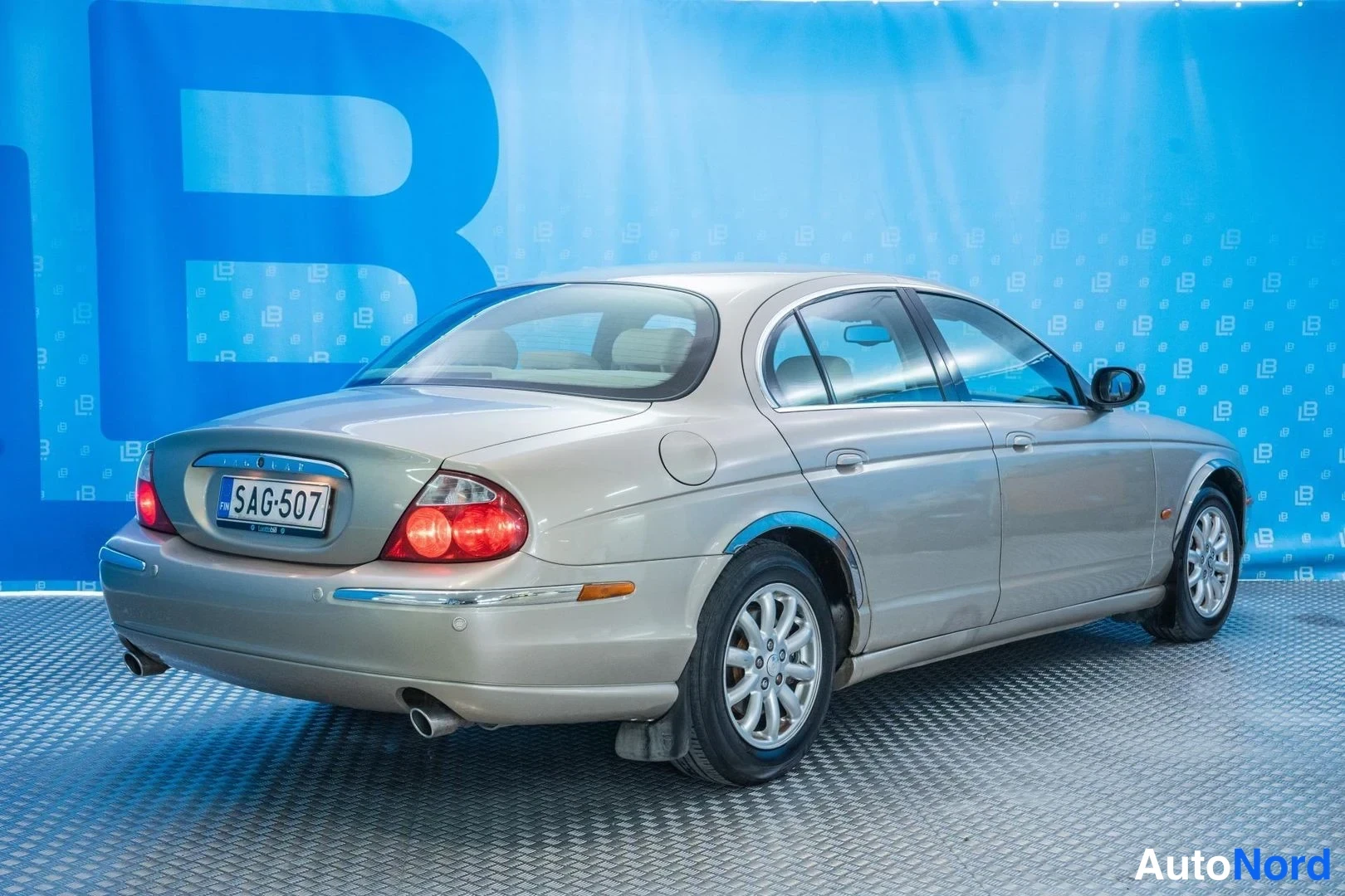 Beige Jaguar S-Type 2003, rear three-quarter, photo 5