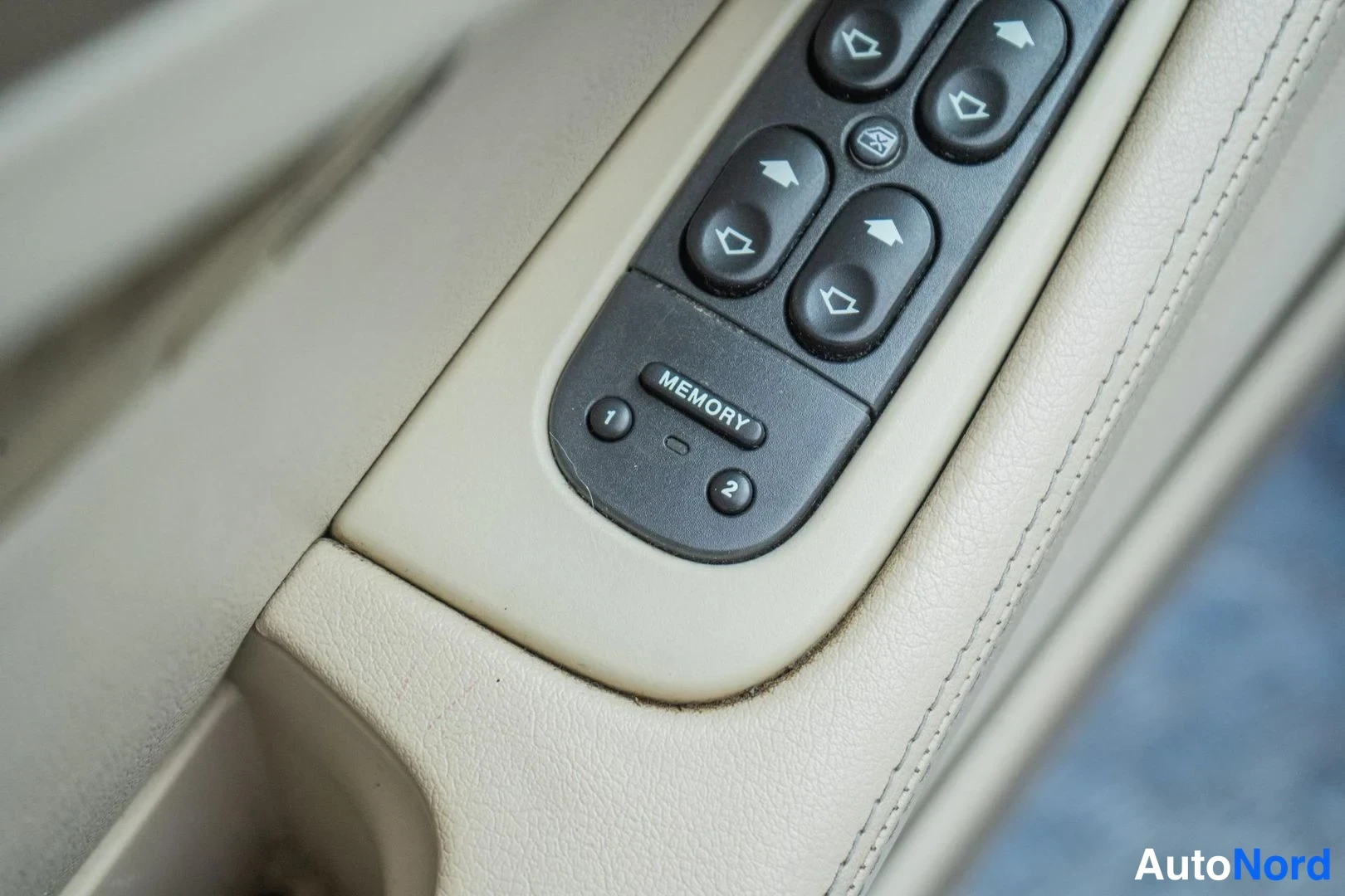 Beige Jaguar S-Type 2003, detail, photo 13