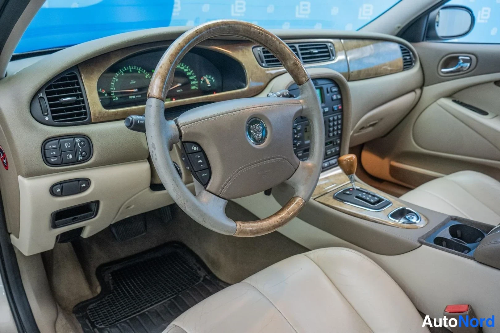 Beige Jaguar S-Type 2003, cockpit, photo 7