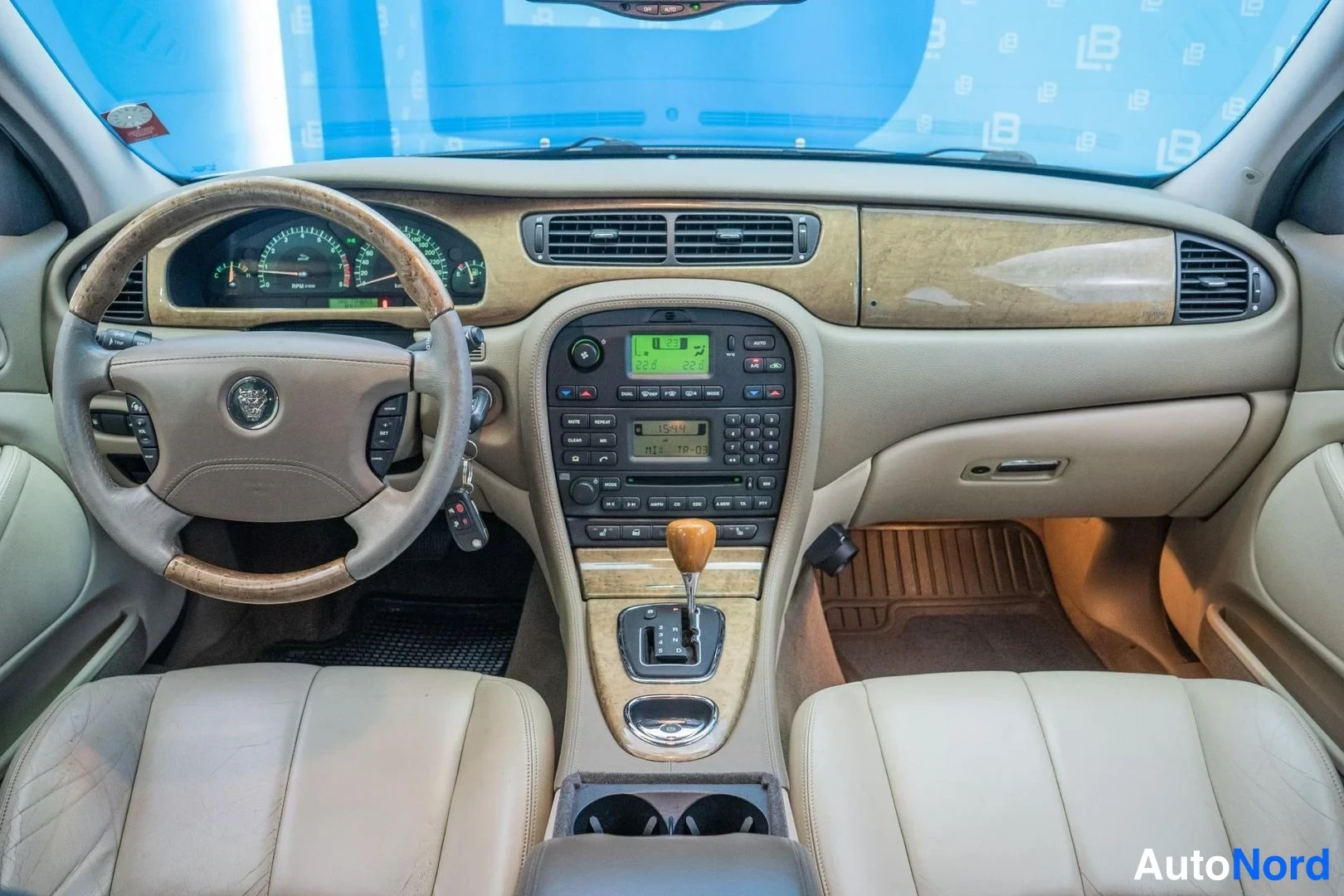 Beige Jaguar S-Type 2003, cockpit, photo 8