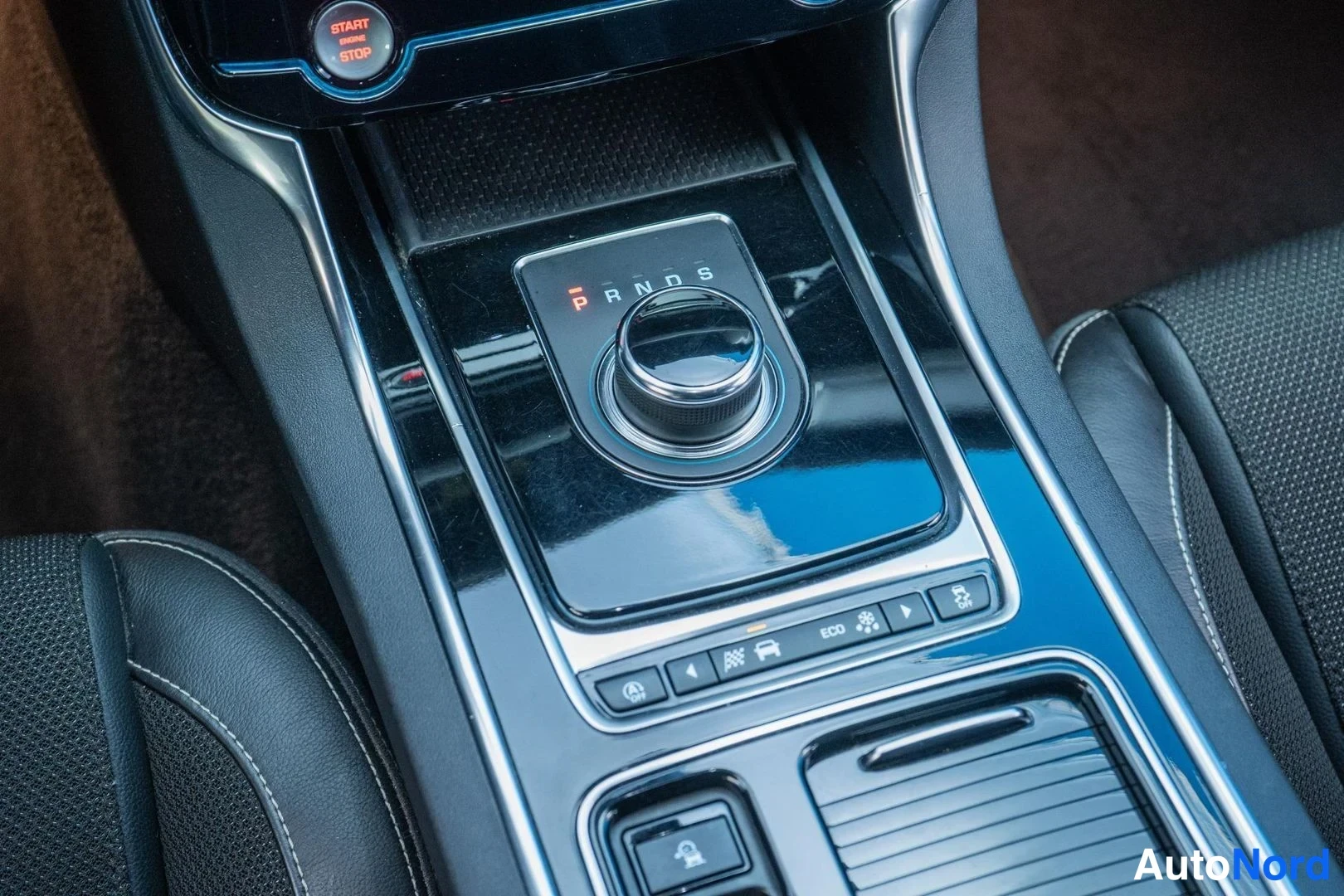 White Jaguar XF 2019, detail, photo 14