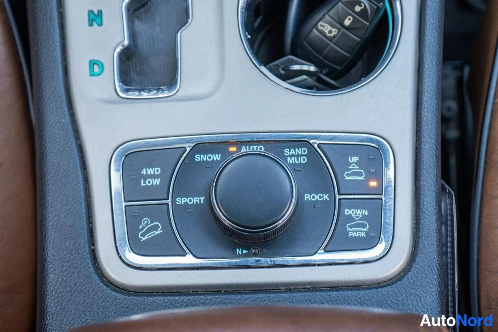 Grey Jeep Grand Cherokee 2011, detail, photo 14