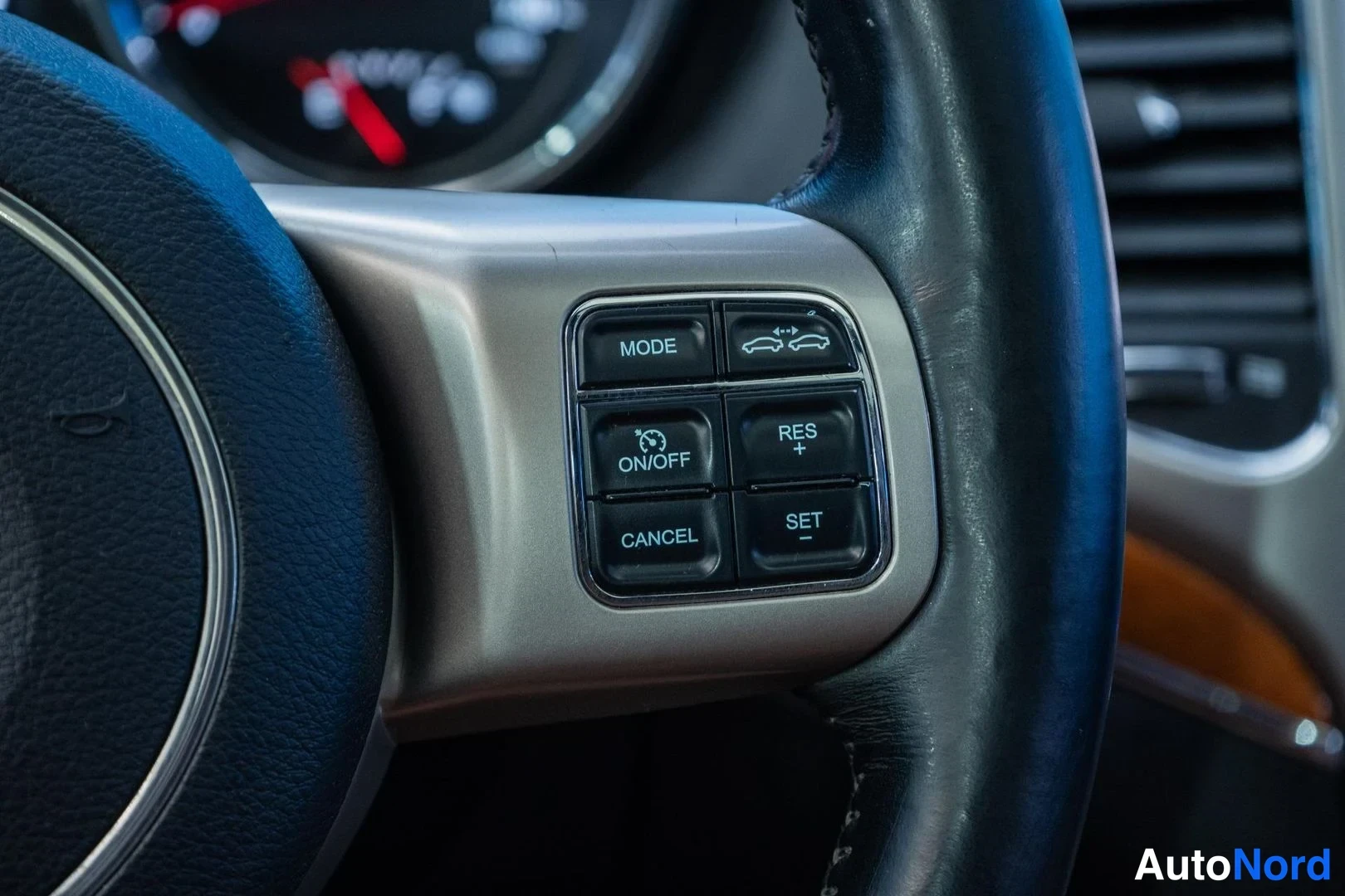 Grey Jeep Grand Cherokee 2011, detail, photo 20