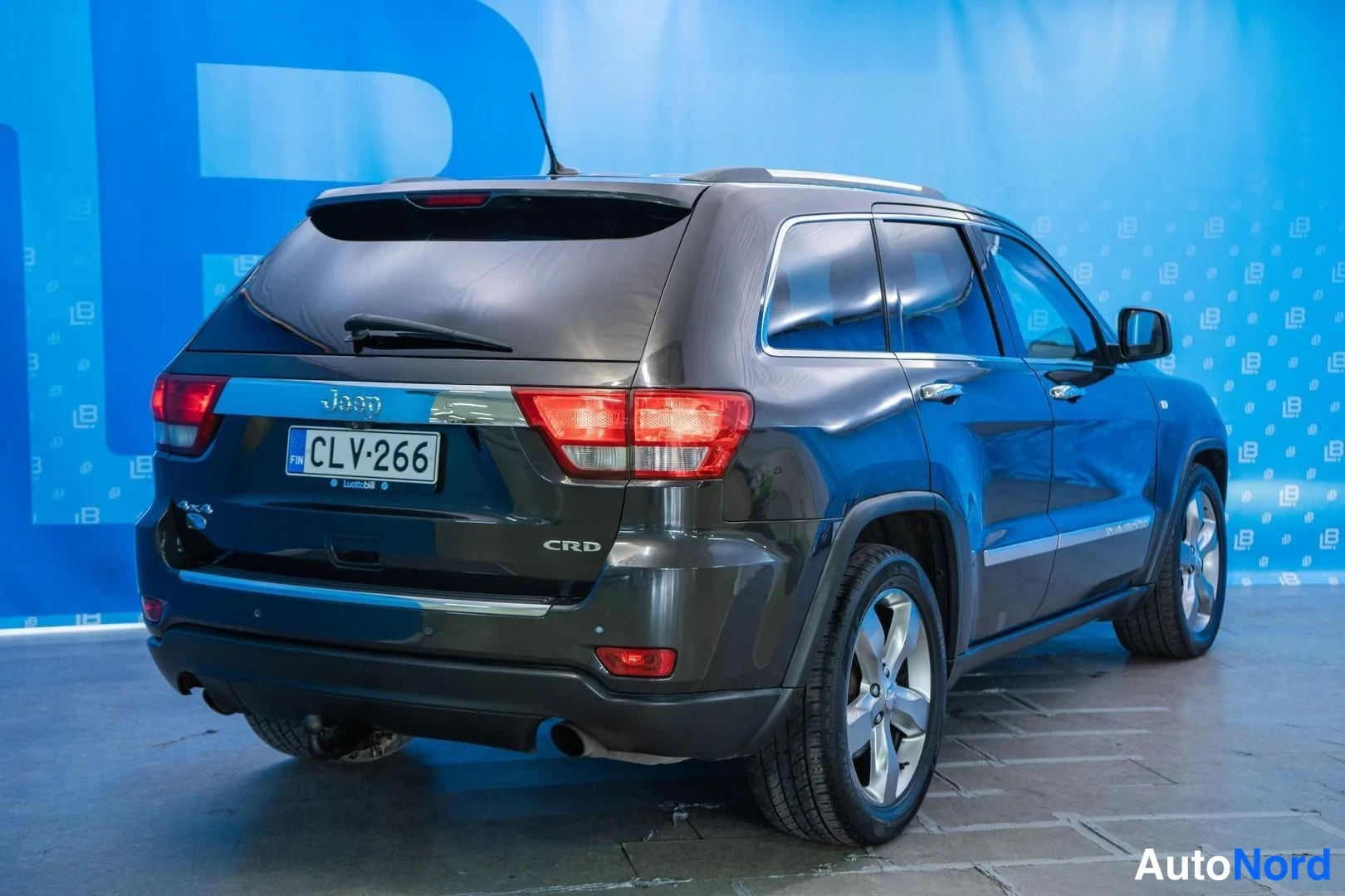 Grey Jeep Grand Cherokee 2011, rear three-quarter, photo 6