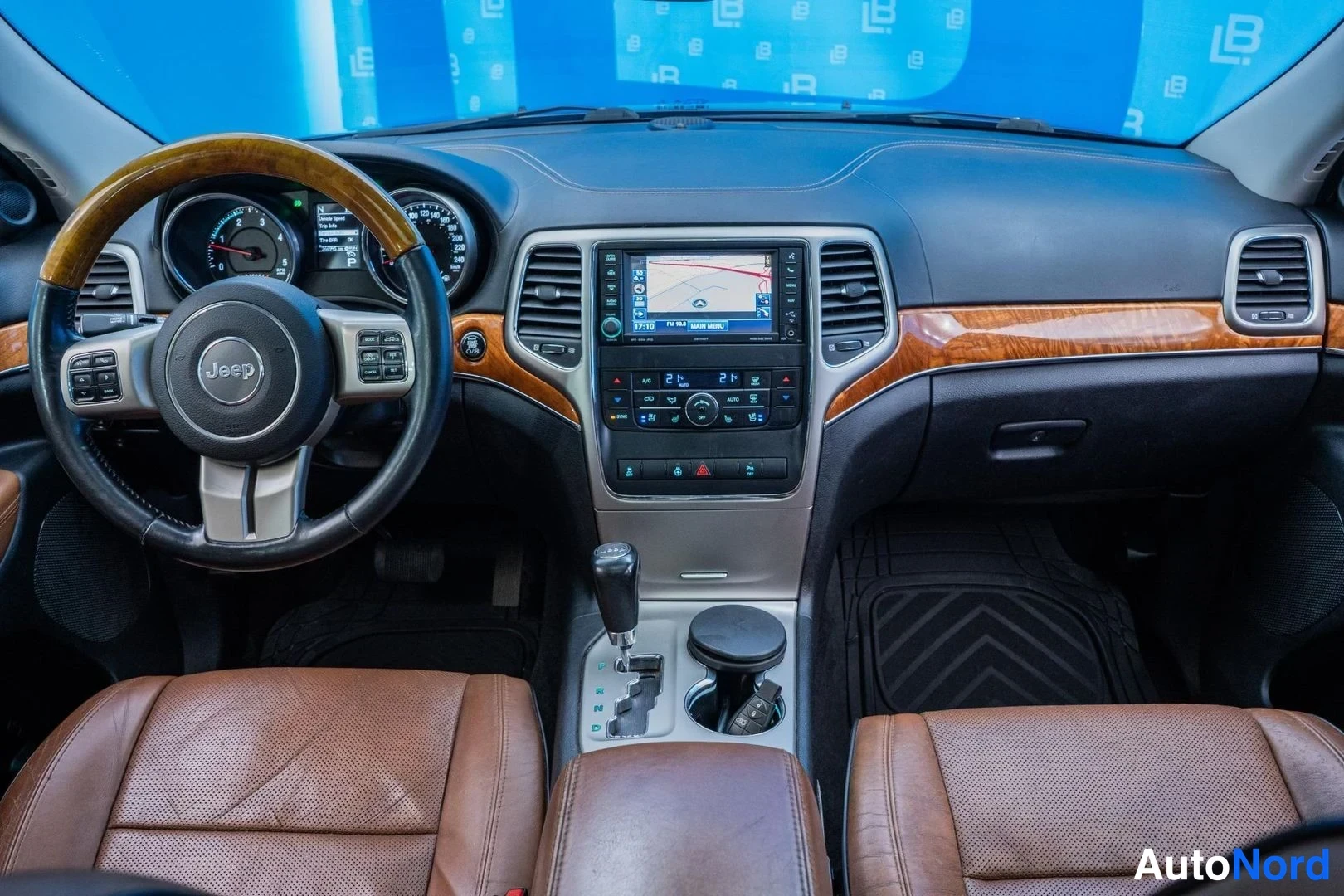 Grey Jeep Grand Cherokee 2011, cockpit, photo 8