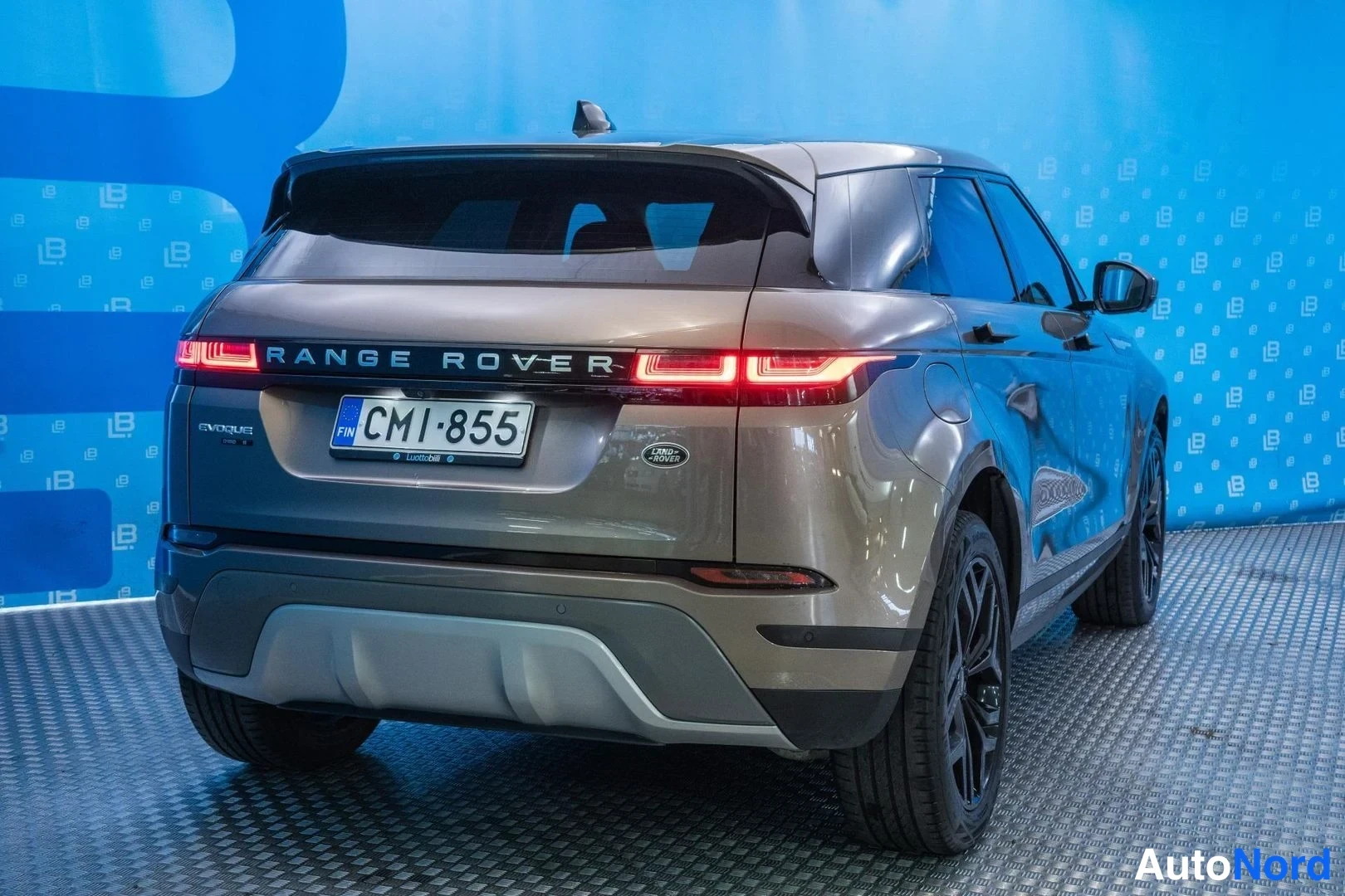 Beige Land Rover Range Rover Evoque 2020, rear three-quarter, photo 5