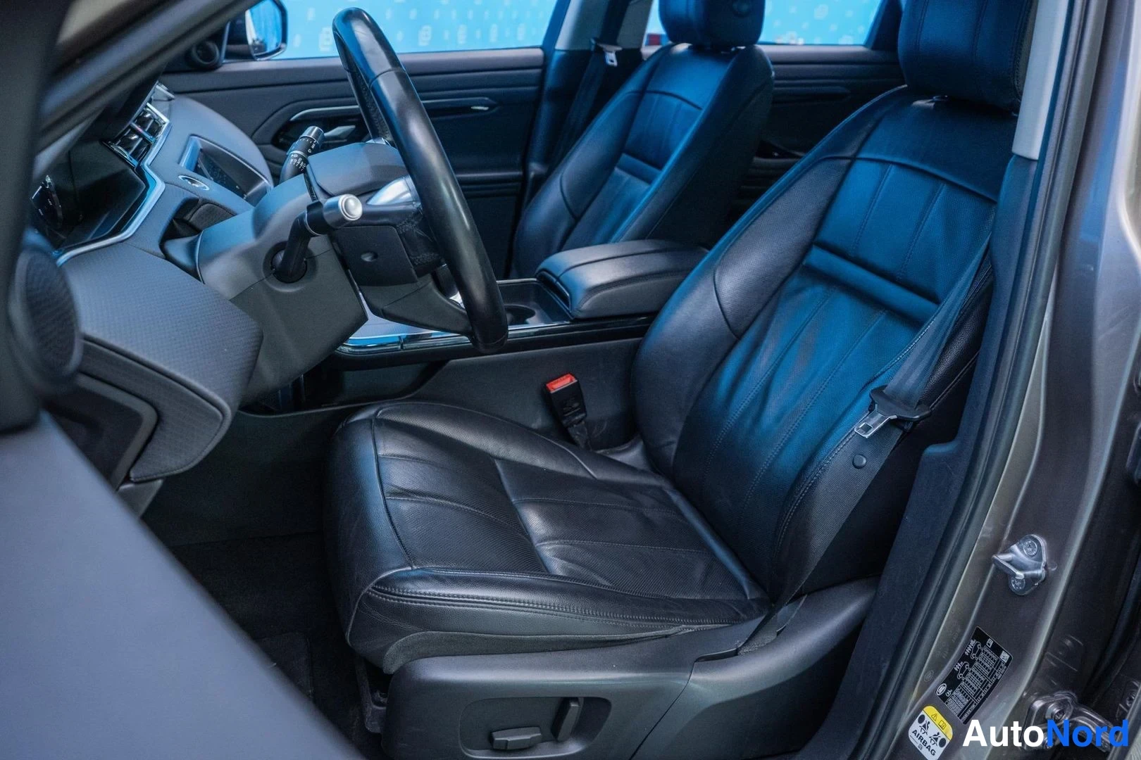 Beige Land Rover Range Rover Evoque 2020, front seats, photo 9