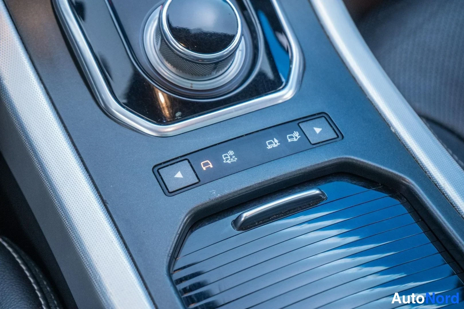 White Land Rover Range Rover Evoque 2013, detail, photo 15