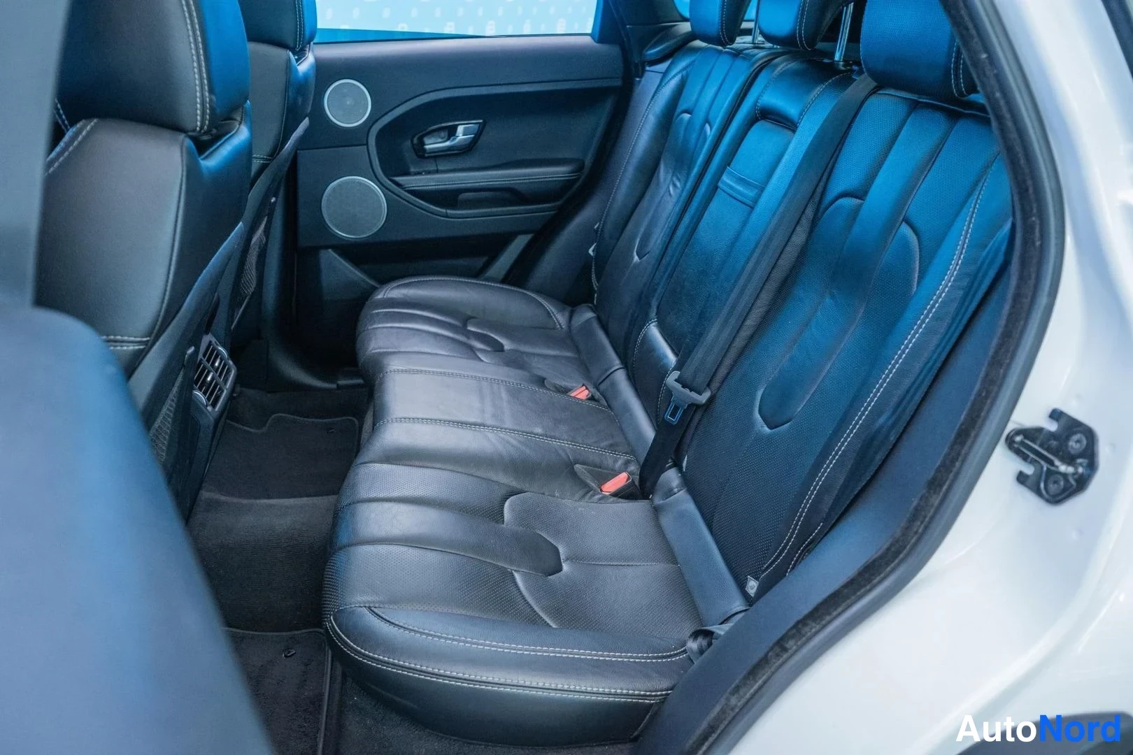 White Land Rover Range Rover Evoque 2013, rear seats, photo 12