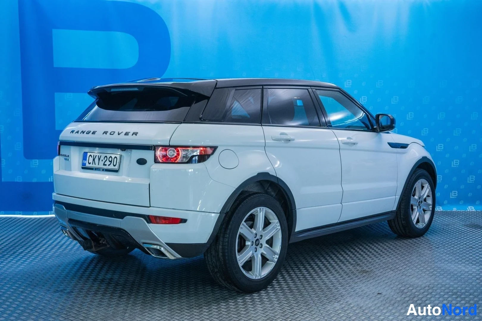 White Land Rover Range Rover Evoque 2013, rear three-quarter, photo 6