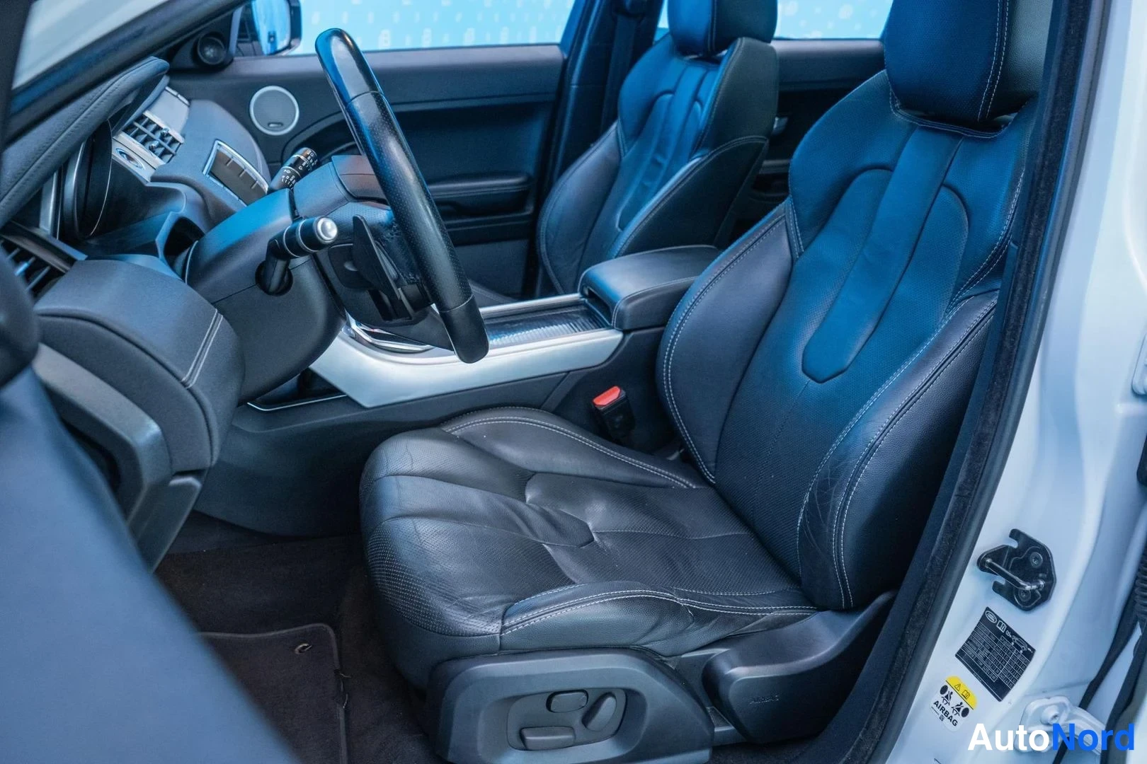White Land Rover Range Rover Evoque 2013, front seats, photo 10