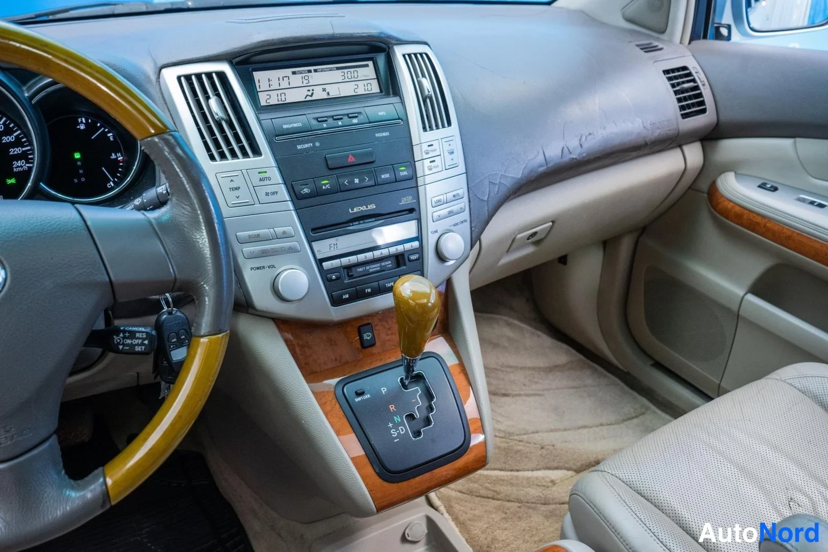 Blue Lexus RX 2003, cockpit, photo 8