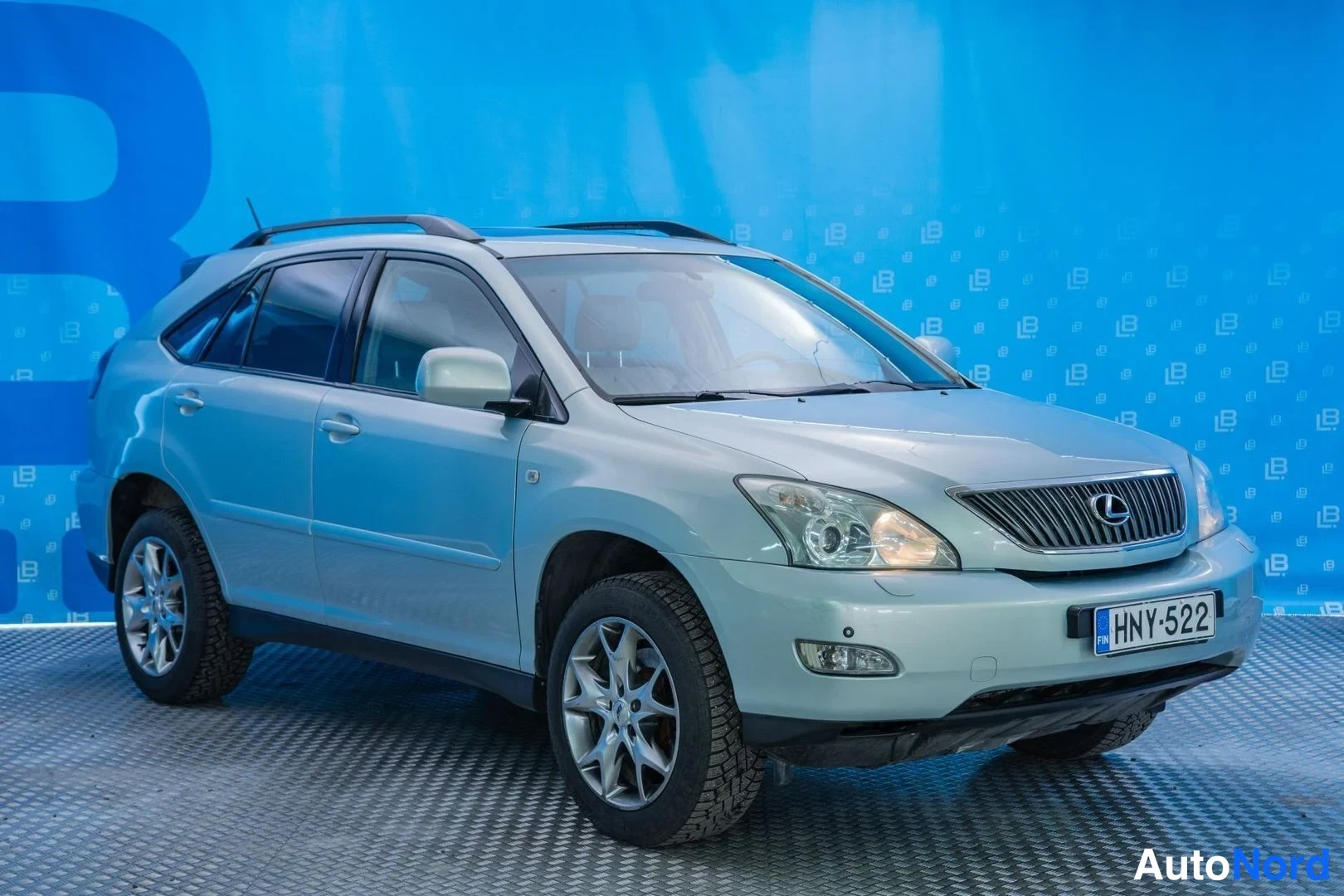 Blue Lexus RX 2003, front three-quarter, nose to the right, photo 3