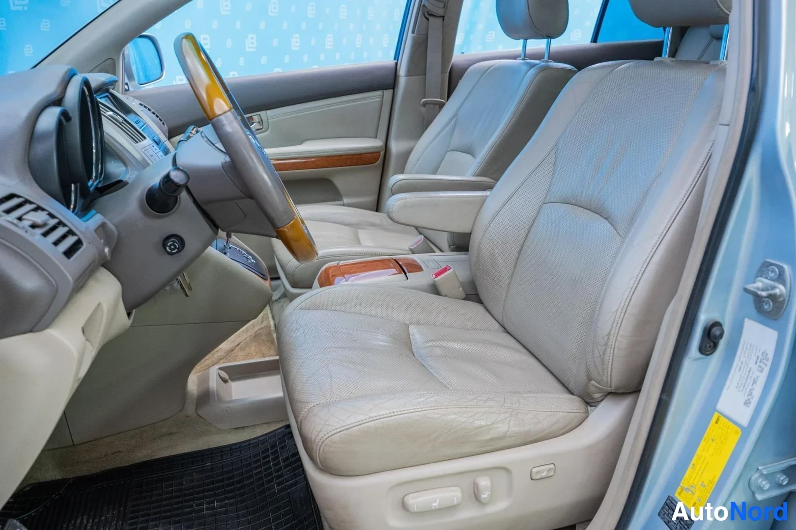 Blue Lexus RX 2003, front seats, photo 11