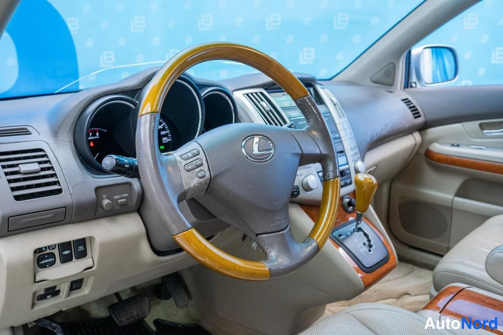Blue Lexus RX 2003, cockpit, photo 9