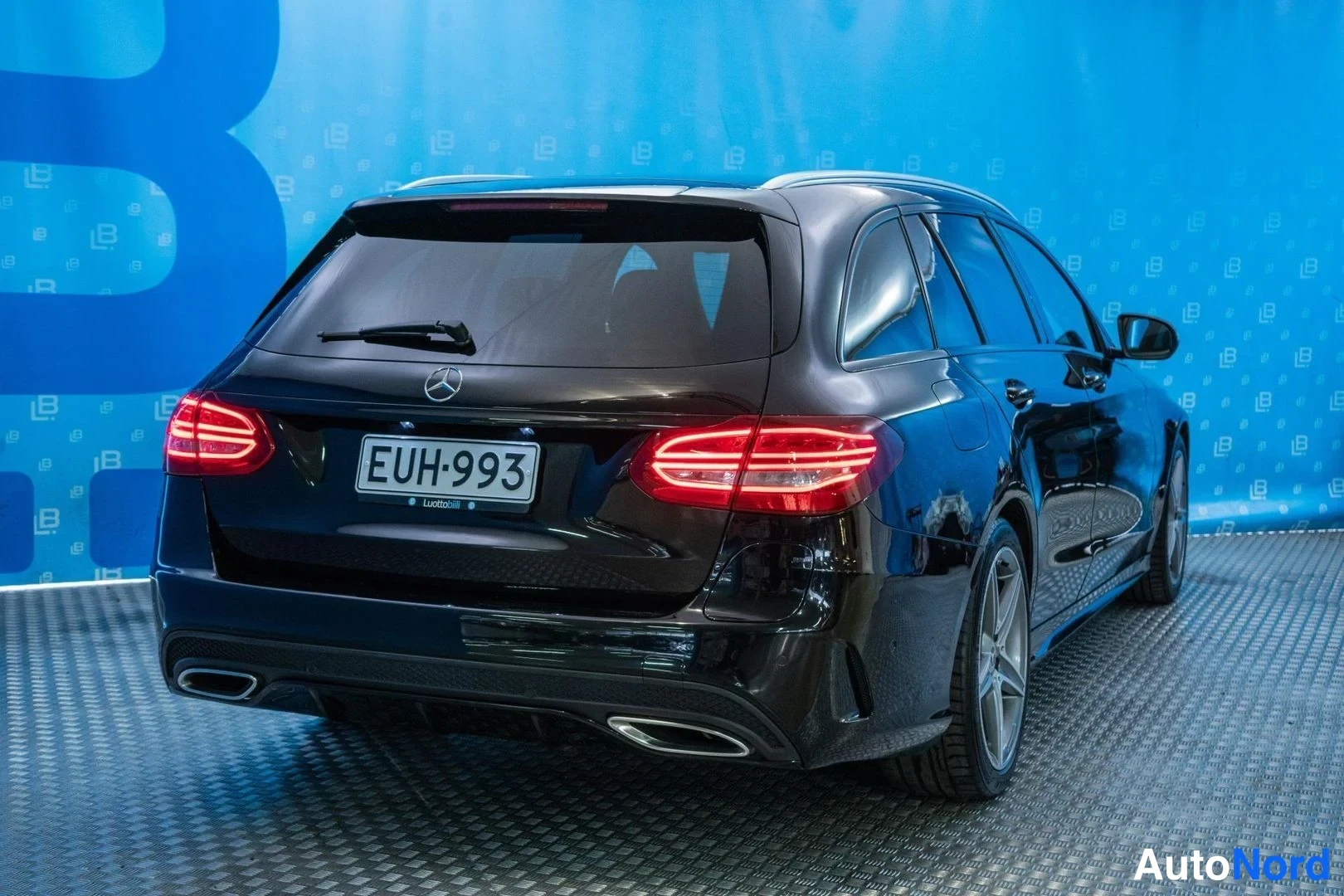 Black Mercedes-Benz C 350 e 2018, rear three-quarter, photo 6