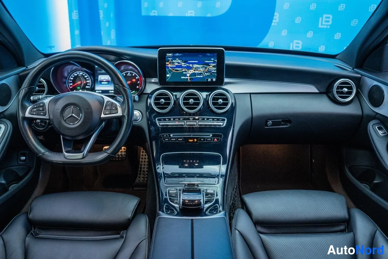 Black Mercedes-Benz C 350 e 2018, cockpit, photo 8