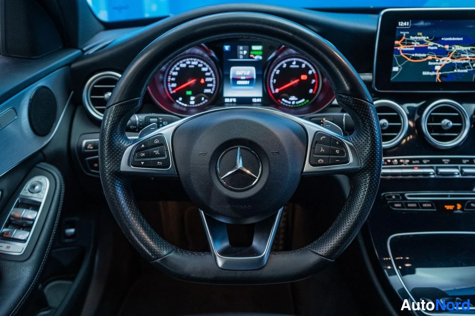 Black Mercedes-Benz C 350 e 2018, detail, photo 12