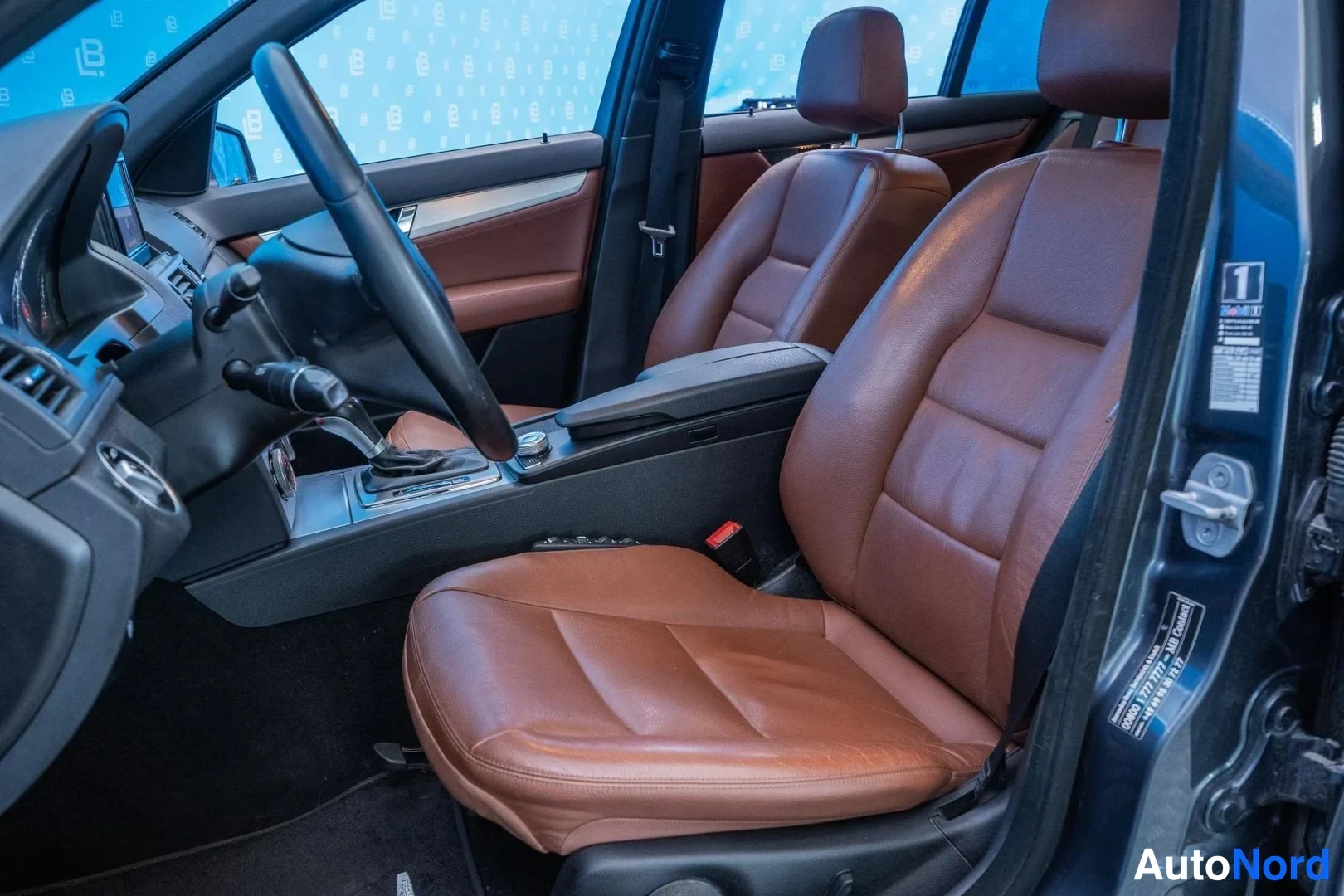 Grey Mercedes-Benz C 350 CDI 2011, front seats, photo 9